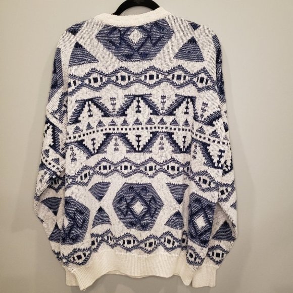 Vintage Blue and White Geometric Sweater - Picture 9 of 16
